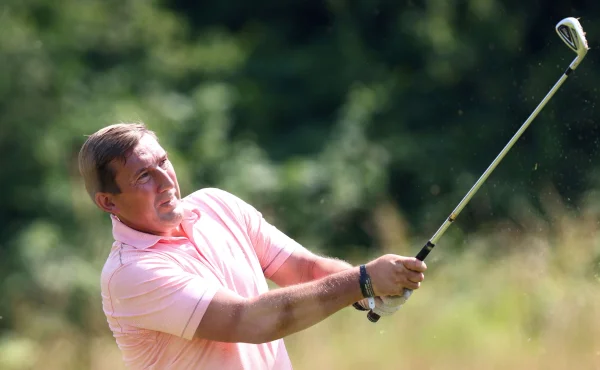 Když veterán Premier League porazí na golfovém hřišti vítěze Ligy mistrů