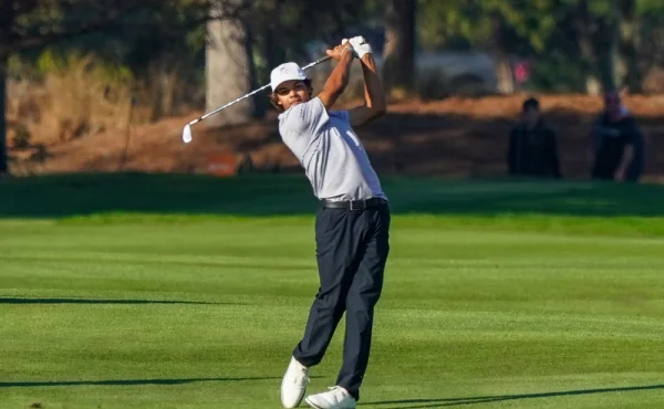 Tiger sledoval syna Charlieho při zisku titulu mistra státu. Trenér předpověděl skóre ve snu