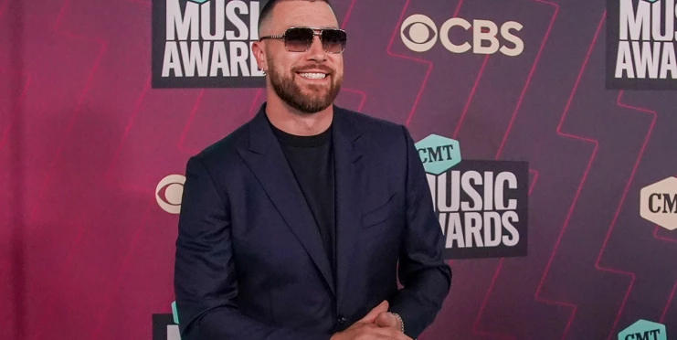 Hráč amerického fotbalu Travis Kalce svým odpalem ohromil i zpěvačku Taylor Swift