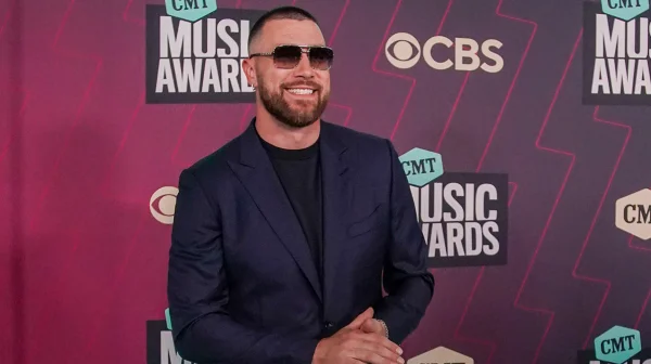 Hráč amerického fotbalu Travis Kelce svým odpalem ohromil i zpěvačku Taylor Swift
