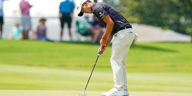 Collin Morikawa ovládl Pebble Beach. Ani tři eagly Schefflera ho neohrozily