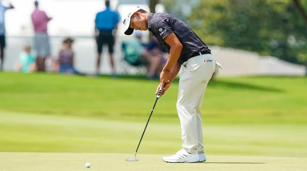 Collin Morikawa ovládl Pebble Beach. Ani tři eagly Schefflera ho neohrozily