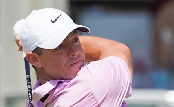 Video: Mcllroy zahrál eagle přímo z bunkru, přesto zaostává o 6 ran