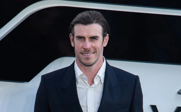 Golfová tragikomedie: Gareth Bale minul hole-in-one za 10 mil. dolaru o celé publikum