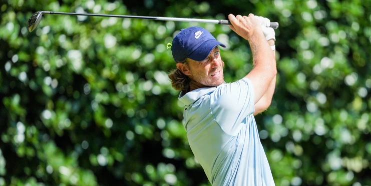 Video: Fleetwood trefil „slum dunk“ ze 158 metrů přímo do jamky, jako Jordan