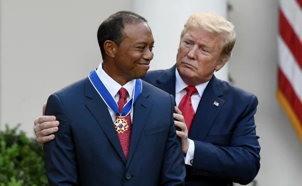 Tiger Woods v Bílém domě. Trumpův plán na revoluci ve vysokoškolském sportu