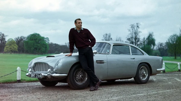 Slavné hřiště z bondovky Goldfinger přijde o polovinu jamek. Golfisté se zlobí