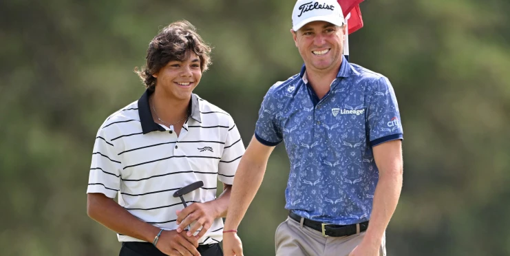 Justin Thomas označil syna Tigera Woodse za „fracka“. Skandál nebo přátelský vtip?