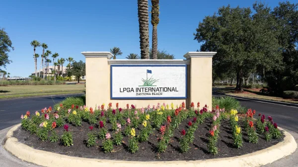 Transgender golfistka Hailey Davidson žaluje LPGA a USGA za zákaz startu