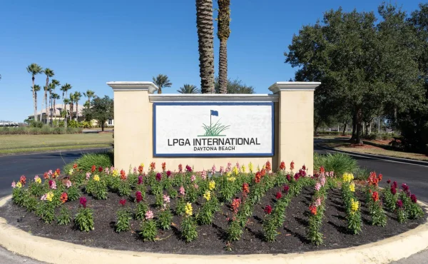 Transgender golfistka Hailey Davidson žaluje LPGA a USGA za zákaz startu