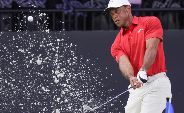 Video: Tiger Woods a Vanessa Trump. Polibek pro štěstí k výhře v TGL nepomohl