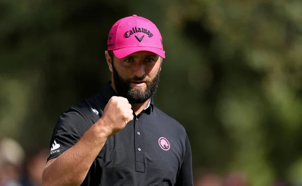 Jon Rahm zaplatil tryskáč a pomohl sedmi hráčům LIV dostat se z uzavřené Dubaje