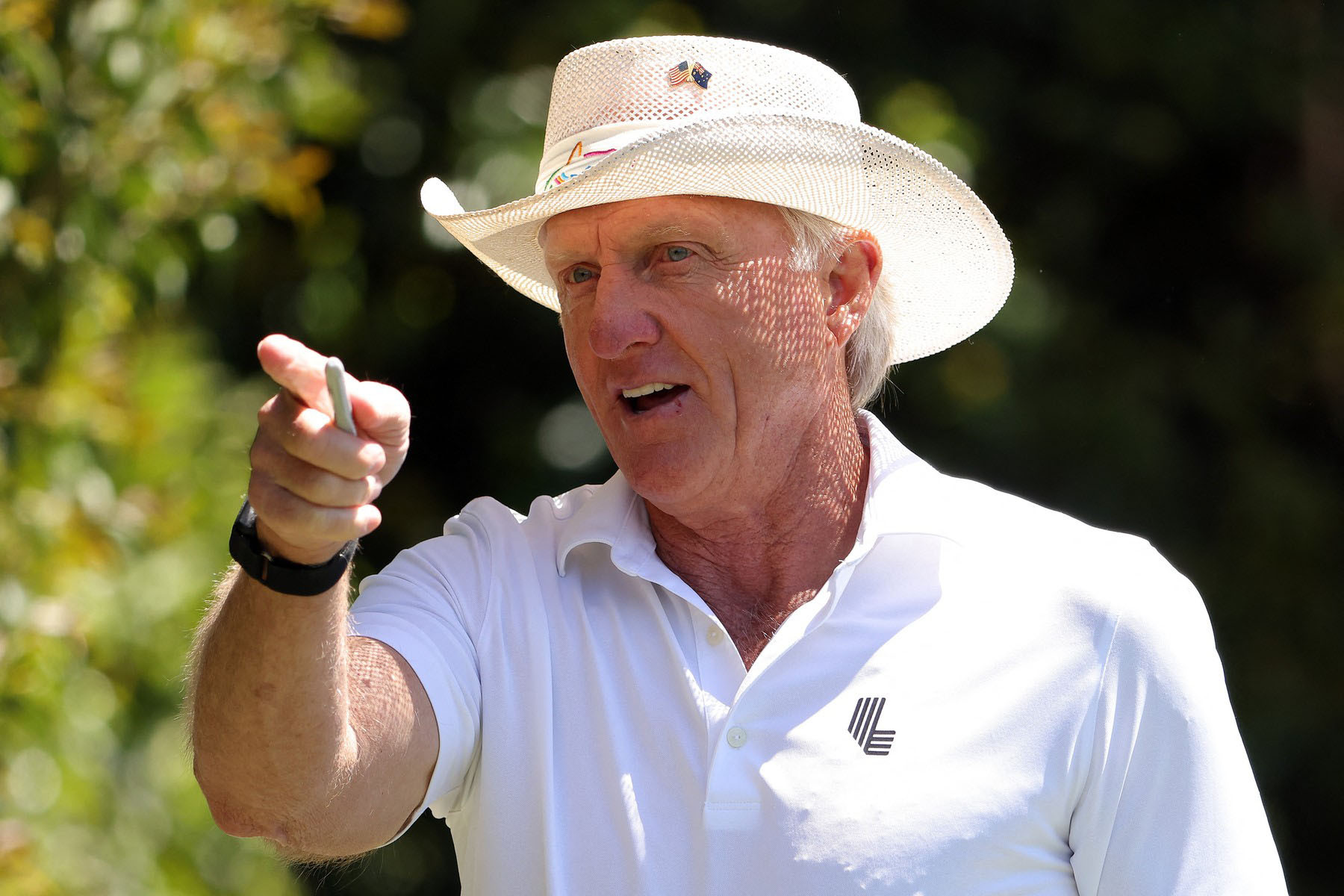 Greg Norman slibuje Siru Nicku Faldovi golfovou Watergate