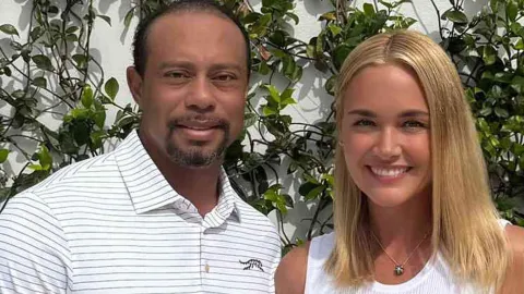 Tiger Woods se s podporou Vanessy postavil problému. Nastoupil do švýcarské léčebny