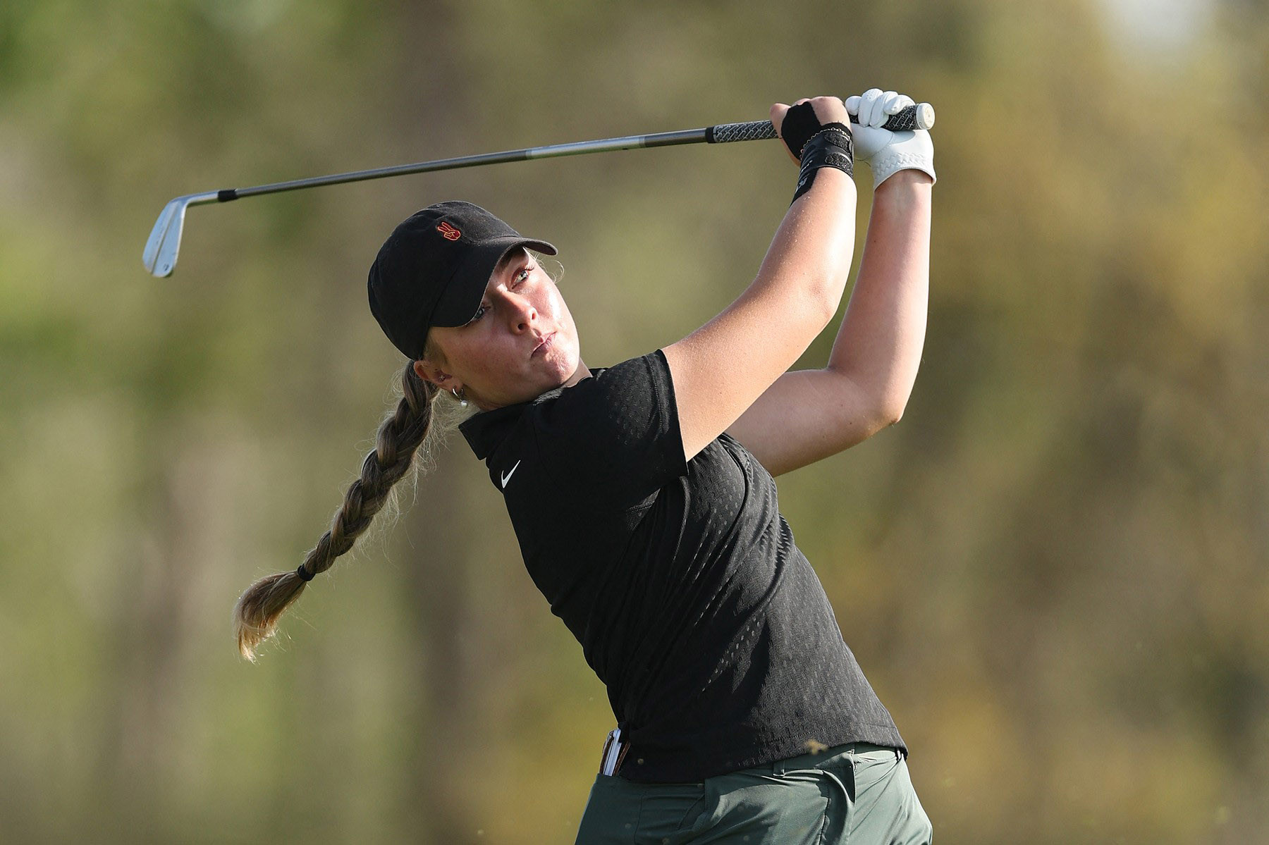 Bailey Shoemaker čelí kritice za pomalou hru. Vysvětluje to operací nervu a strachem z bolesti