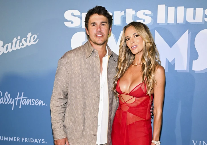 Jena Sims v plavkách. Sexy manželka golfisty Brookse Koepky ukázala své křivky