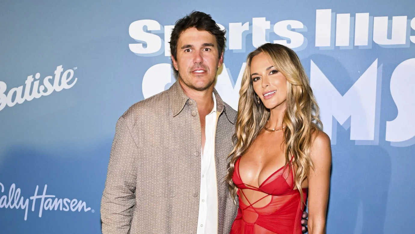 Jena Sims v plavkách. Sexy manželka golfisty Brookse Koepky ukázala své křivky