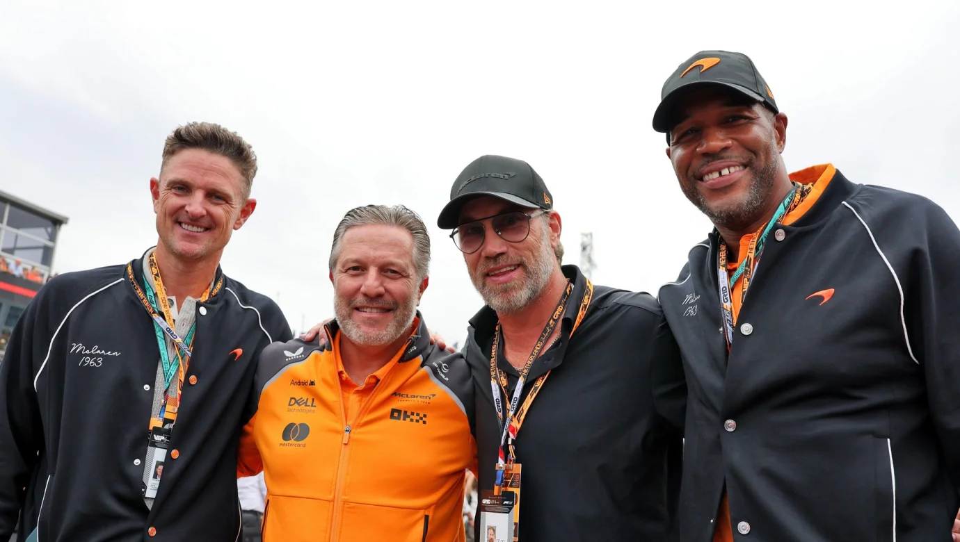 Zleva: Justin Rose (GBR) golfista, Zak Brown (USA) výkonný ředitel McLarenu, Peter Forsberg (ŠVÉ) bývalý hokejista a Michael Strahan (USA) bývalý hráč amerického fotbalu společně na Mistrovství světa Formule 1