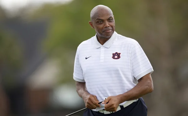 Hvězdy NBA Charles Barkley a Michael Jordan poměří své golfové schopnosti na hřišti