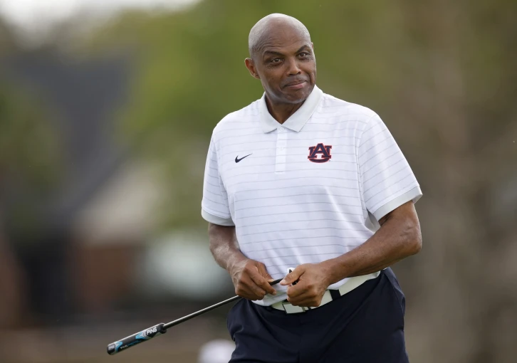 Hvězdy NBA Charles Barkley a Michael Jordan poměří své golfové schopnosti na hřišti