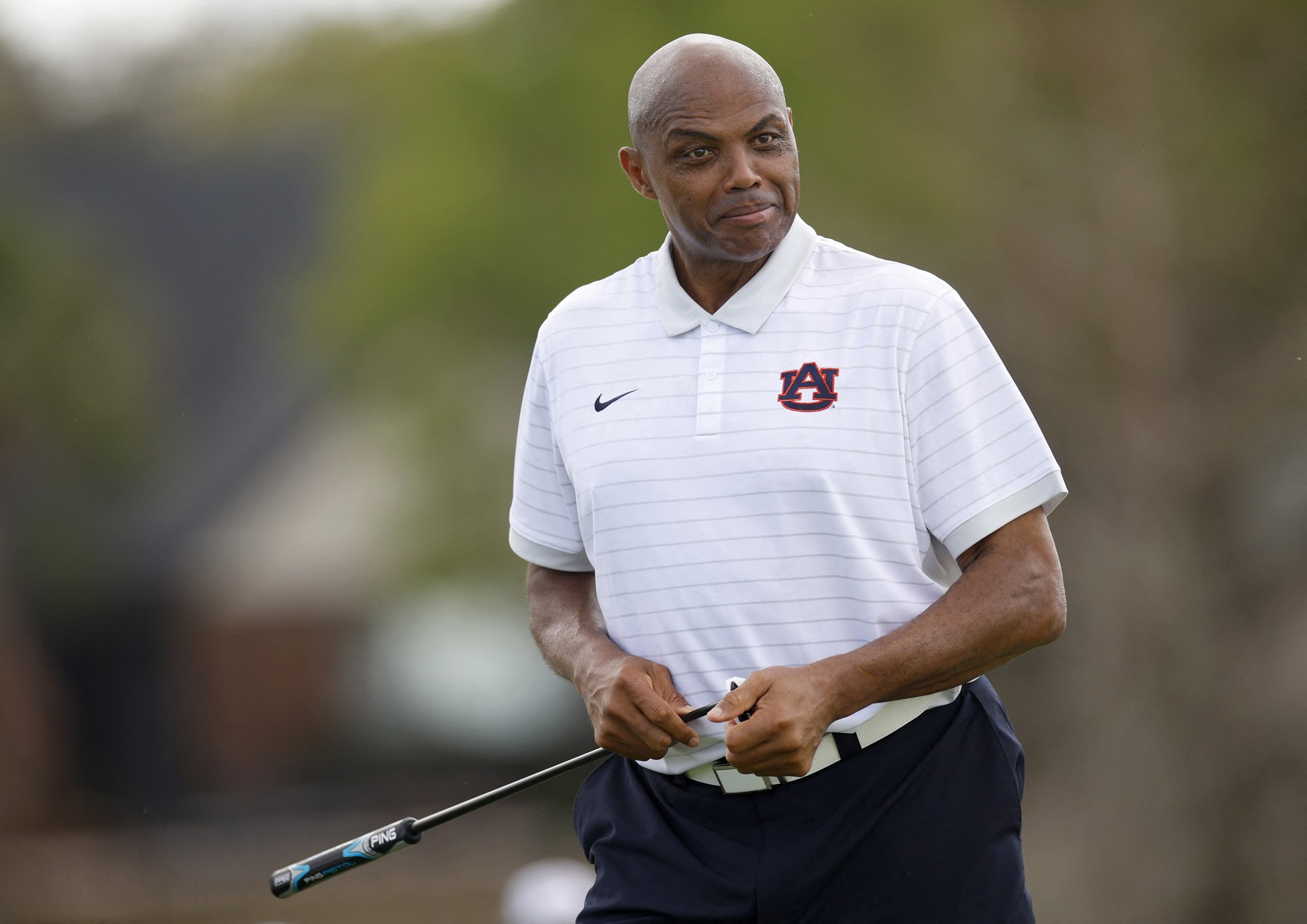 Charles Barkley hraje tréninkové kolo před turnajem Arnold Palmer Invitational.
