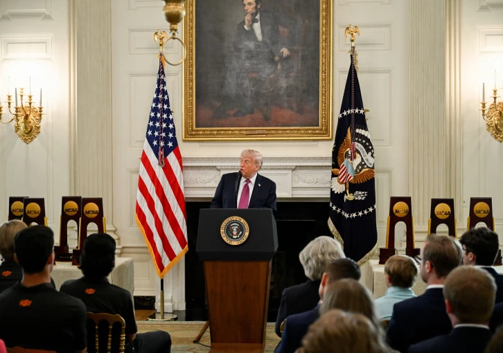 Trump ocenil univerzitní sportovce USA. Golfistům z Oklahoma State nabídl souboj