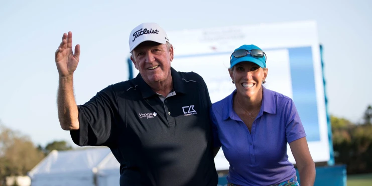 Krvavá noc u Calcavecchiů. Jack Russell znetvořil tvář manželky golfové legendy