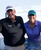 Krvavá noc u Calcavecchiů. Jack Russell znetvořil tvář manželky golfové legendy