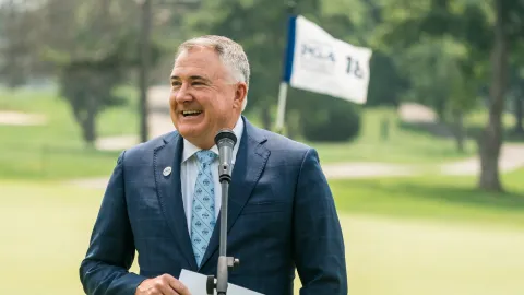 Prezident PGA of America suspendován - místo bezpečnosti Ryder Cupu zpíval karaoke