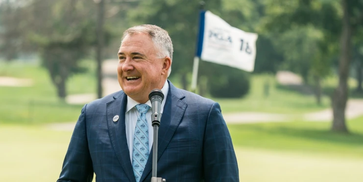 Prezident PGA of America suspendován - místo bezpečnosti Ryder Cupu zpíval karaoke