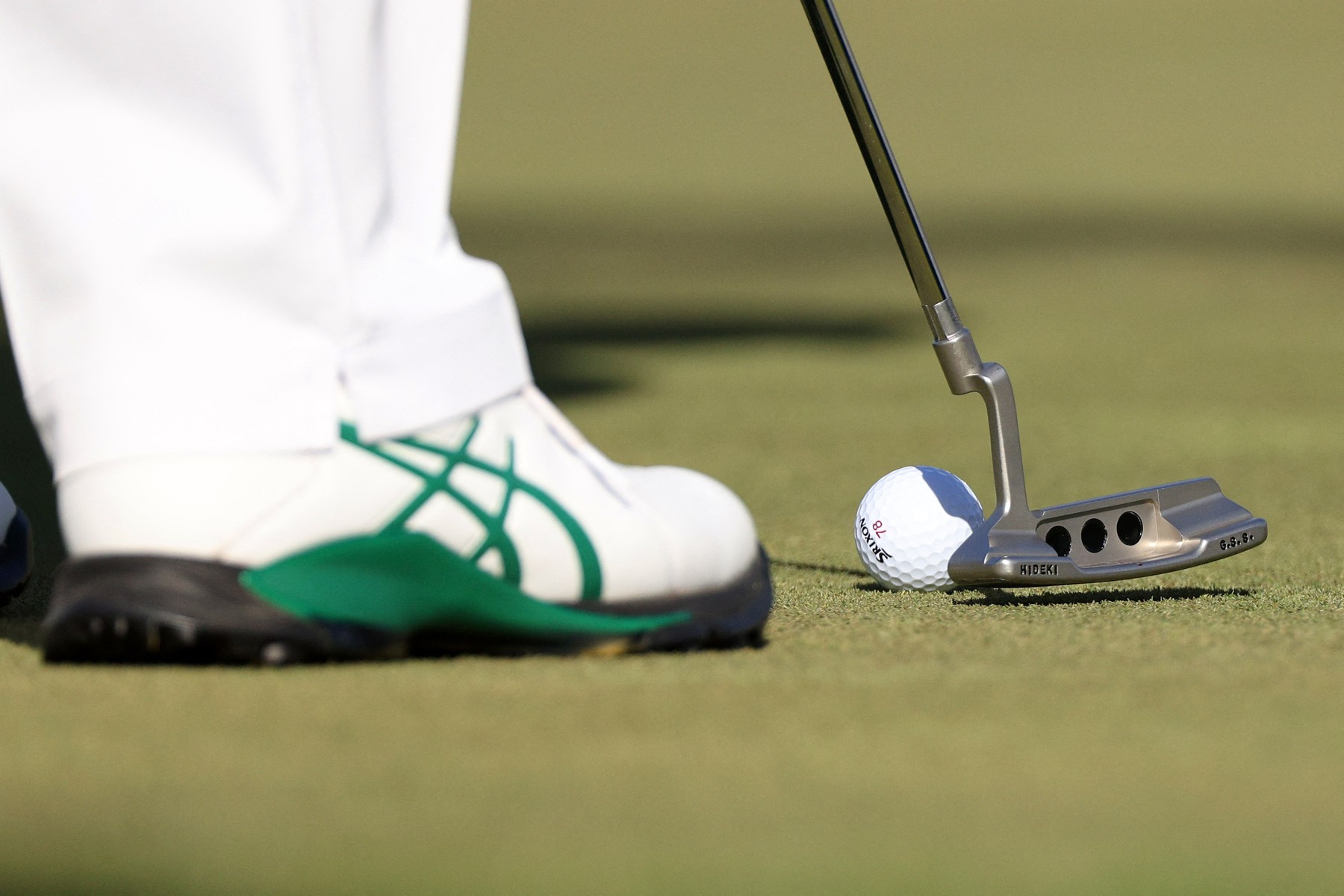 Golf je sportem gentlemanů, ale i v něm se občas najdou tací, kteří se pokusí pravidla obejít.