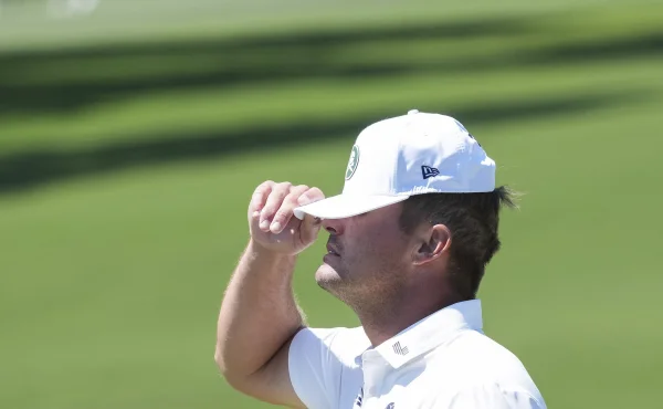 McIlroy pálí do DeChambeaua. Skuteční šampioni nehrají na YouTube, ale na PGA Tour