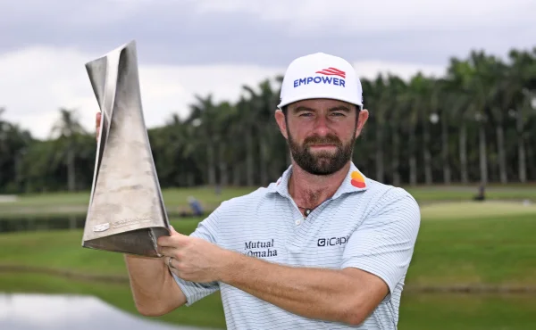 Cameron Young ovládl Cadillac Championship a na Doralu přijal gratulaci od Trumpa