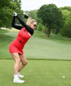Sexy Paige Spiranac v outfitu, který naštěstí mravnostní policie nějak přehlédla