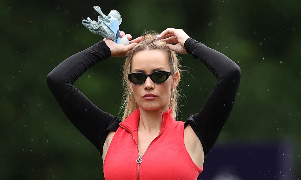 Paige Spiranac znovu bez podprsenky. Největší rozruch však vyvolala její „AI“ matka