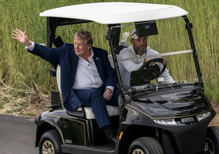 Trump zachránil tři golfová hřiště ve Washingtonu. Filantropie nebo jen další byznys?