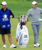 McIlroy vstal z mrtvých. Skvělé druhé kolo na PGA Championchip ho vrátilo do hry