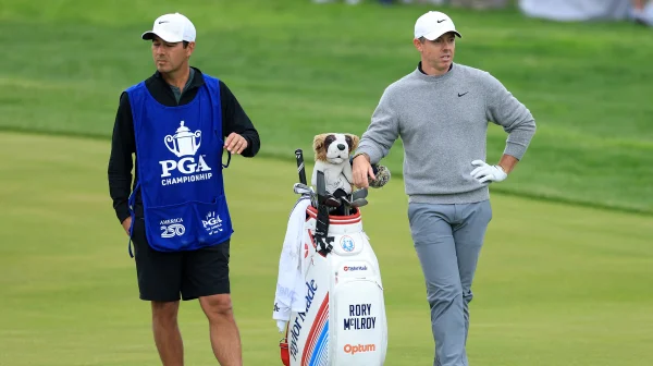 McIlroy vstal z mrtvých. Skvělé druhé kolo na PGA Championchip ho vrátilo do hry
