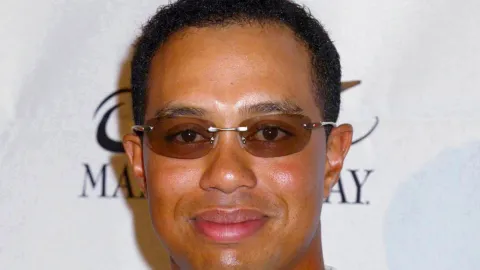 Tiger Woods prolomil mlčení - uctil památku svého otce a tajně se vrátil do léčebny