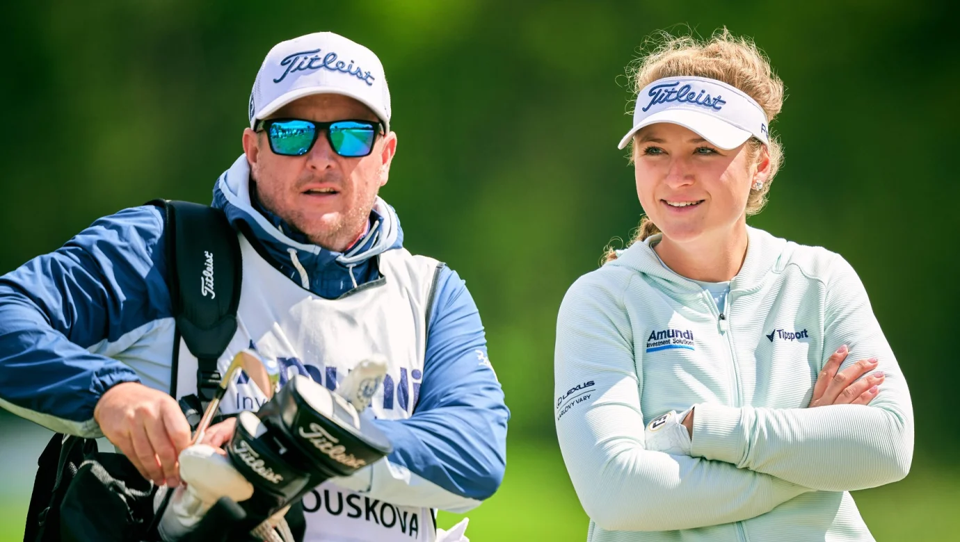 Sára Kousková si s partnerem Jakubem Mejzlíkem užívá sobotní kolo na Amundi German Masters