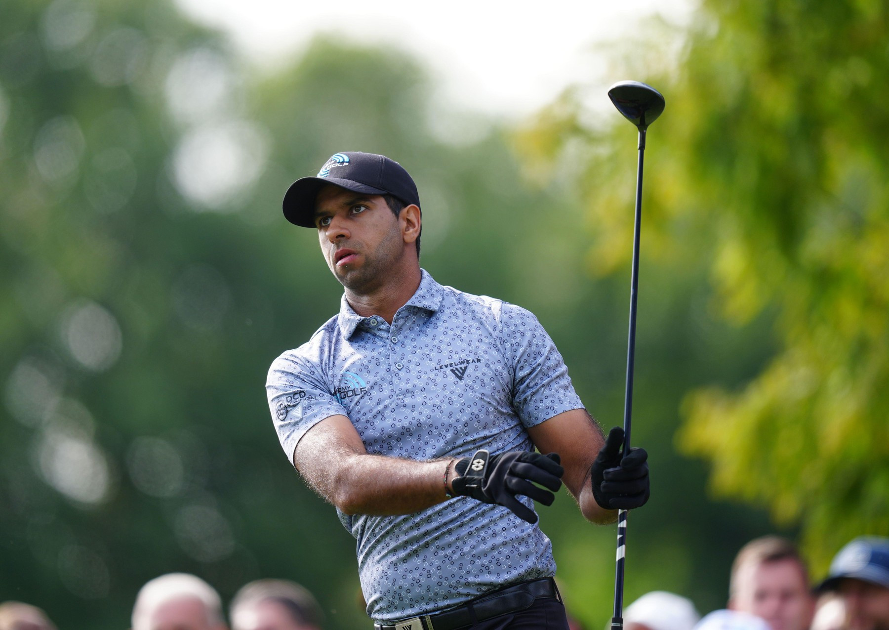 Aaron Rai na PGA Championship. Na rozdíl od svých golfových kolegů používá dvě rukavice