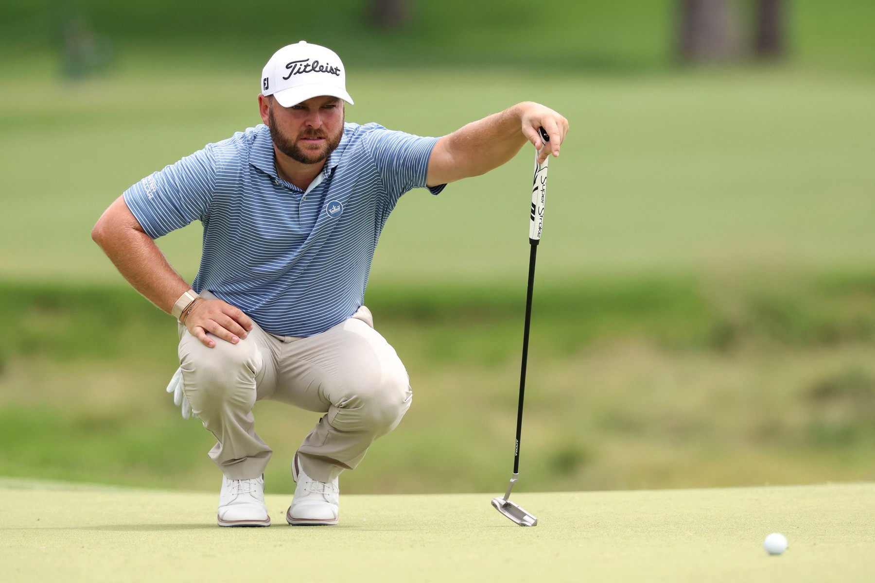 Průběžný lídr turnaje, Jordan Smith, zapsal dvě kola za 65 ran a jako první pokořil hranici deseti ran pod par
