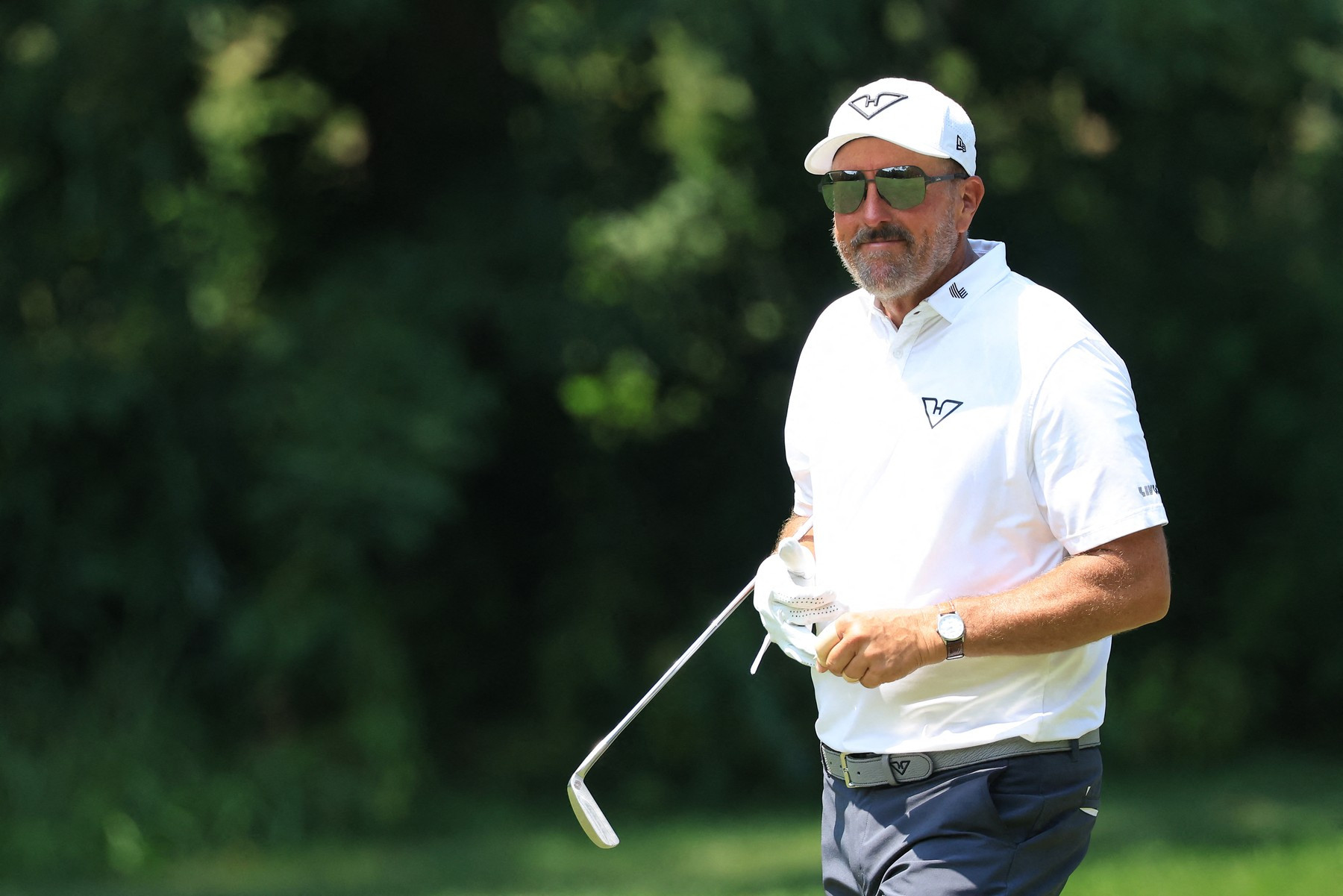 Golfová legenda Phil Mickelson se po sérii kontroverzí stáhla z veřejnosti a chybí na největších turnajích sezony