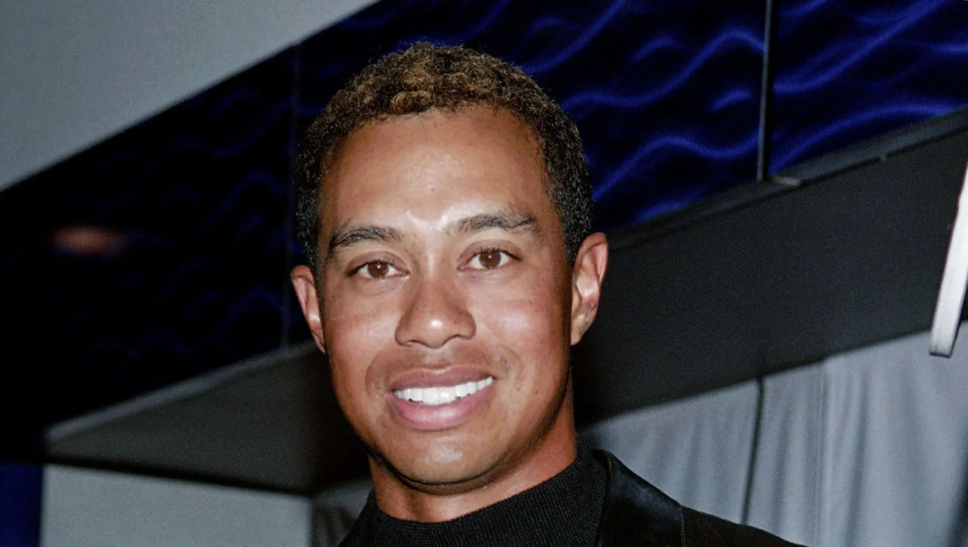 Tiger Woods se po dvanáctitýdenní rehabilitaci ve Švýcarsku vrátil na americkou půdu, aby čelil právním následkům své nehody