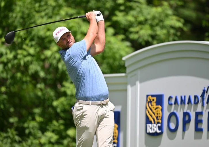 Golfový provokatér? Clark vytáhl dres USA a připomněl Kanadě hokejovou porážku