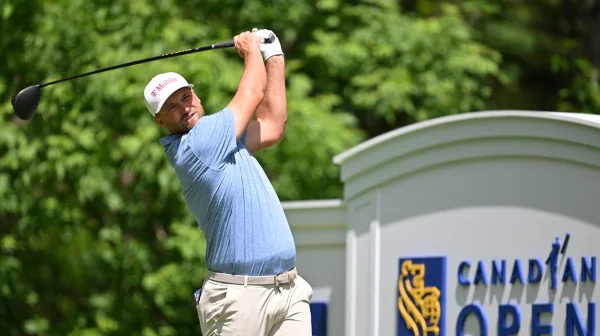 Golfový provokatér? Clark vytáhl dres USA a připomněl Kanadě hokejovou porážku