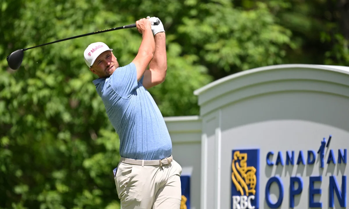Golfový provokatér? Clark vytáhl dres USA a připomněl Kanadě hokejovou porážku