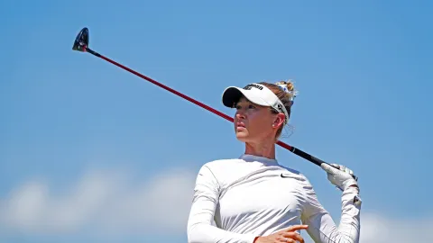 Nelly Korda útočí na třetí major v řadě a rekordních 13 milionů dolarů