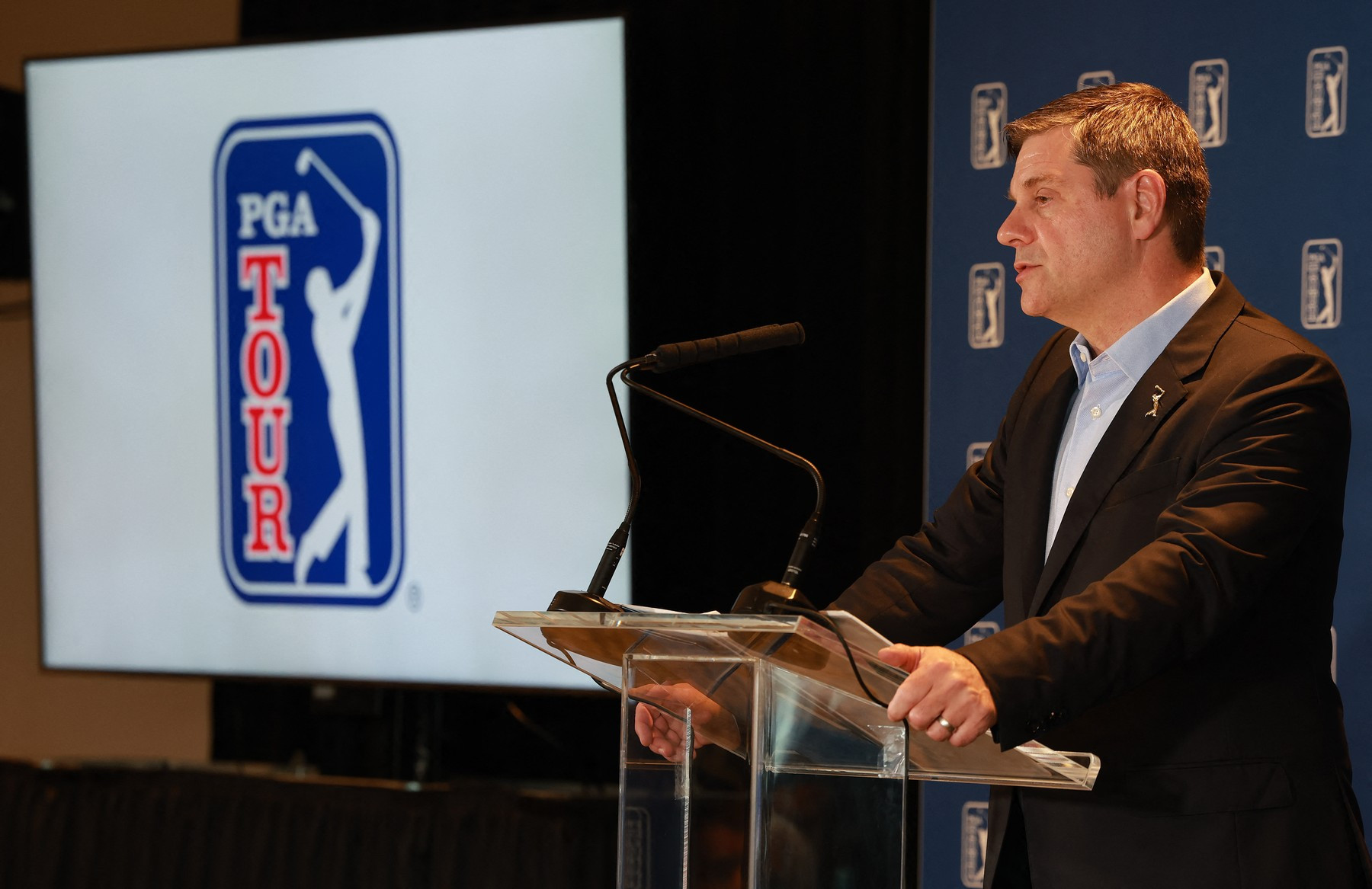 Brian Rolapp během své první tiskové konference v roli nového generálního ředitele PGA Tour