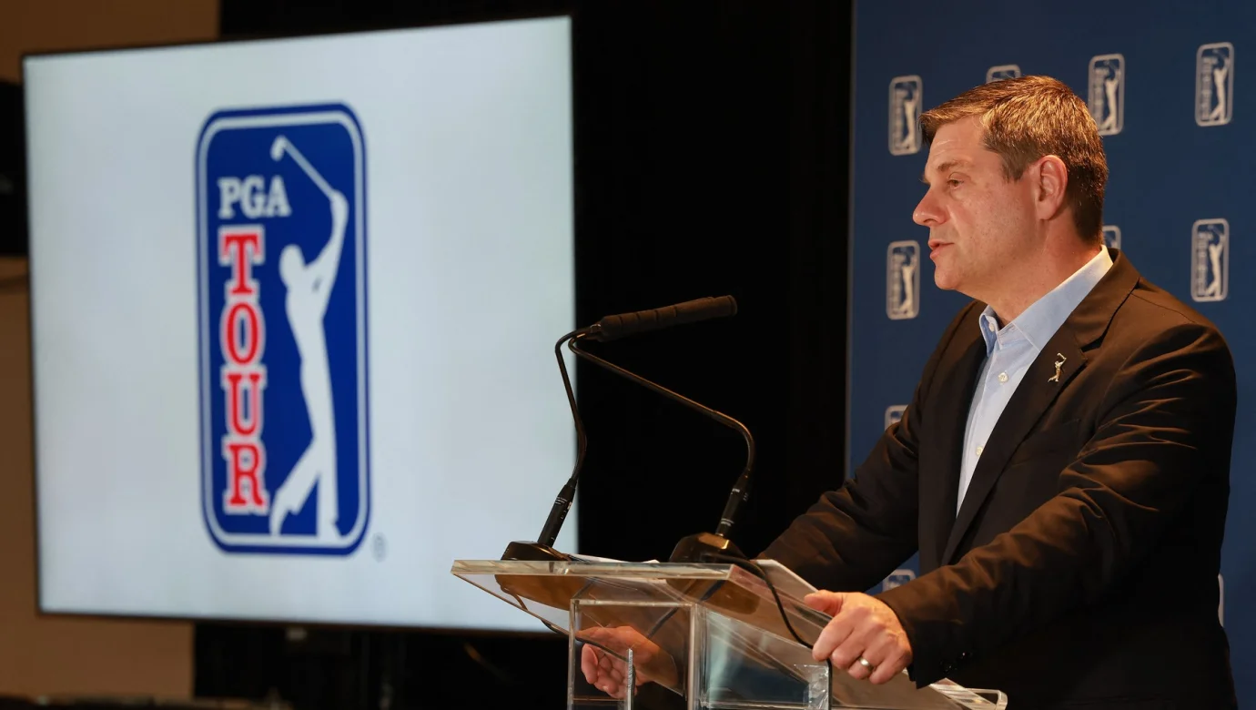 Brian Rolapp během své první tiskové konference v roli nového generálního ředitele PGA Tour